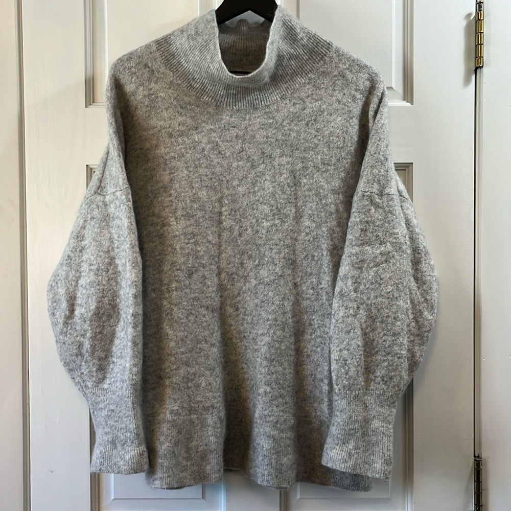 H&M NWOT Heather Gray Mock Neck Mohair Wool Blend Sweater - Size Large